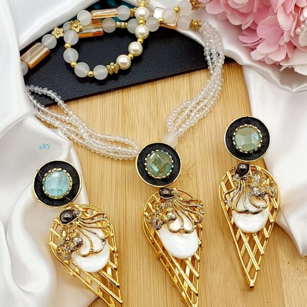 Doublet stone mother pearl locket set with fancy mala