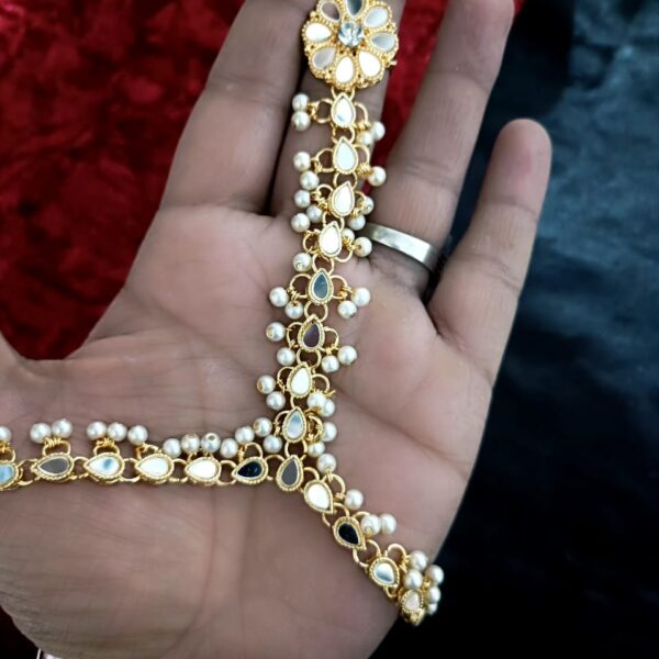 Sheesha Kundan Angla