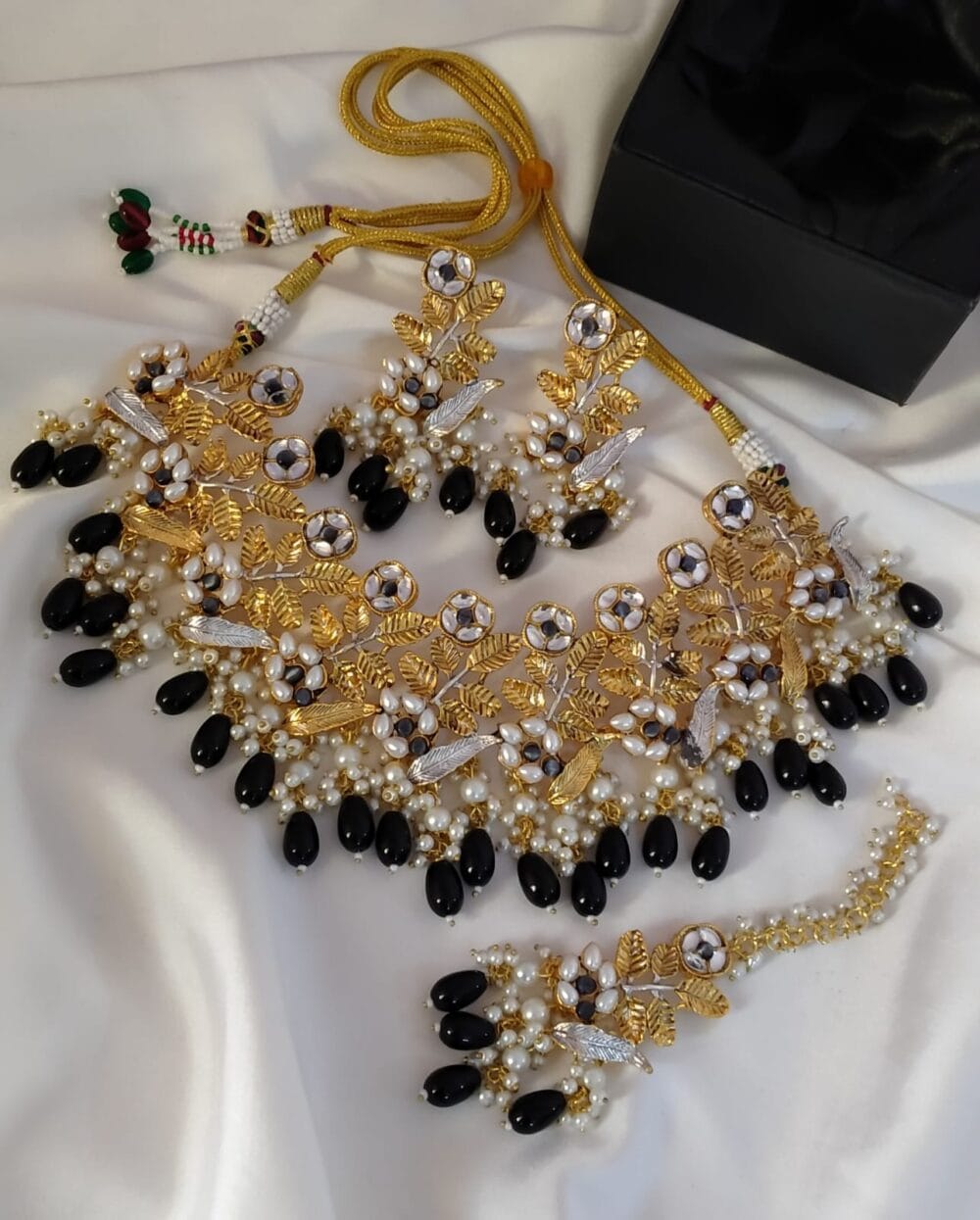 Handmade Kundan Necklace - Image 3