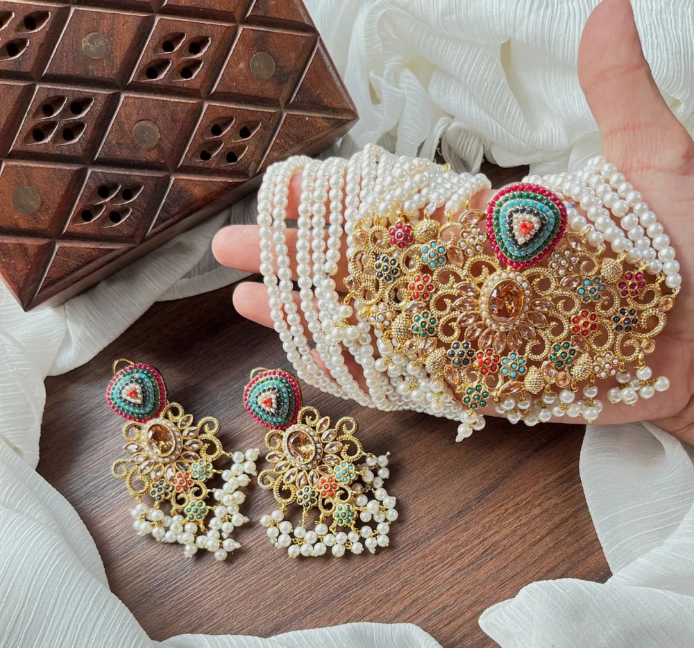 Nouratan Mala Set with Earrings - Image 9