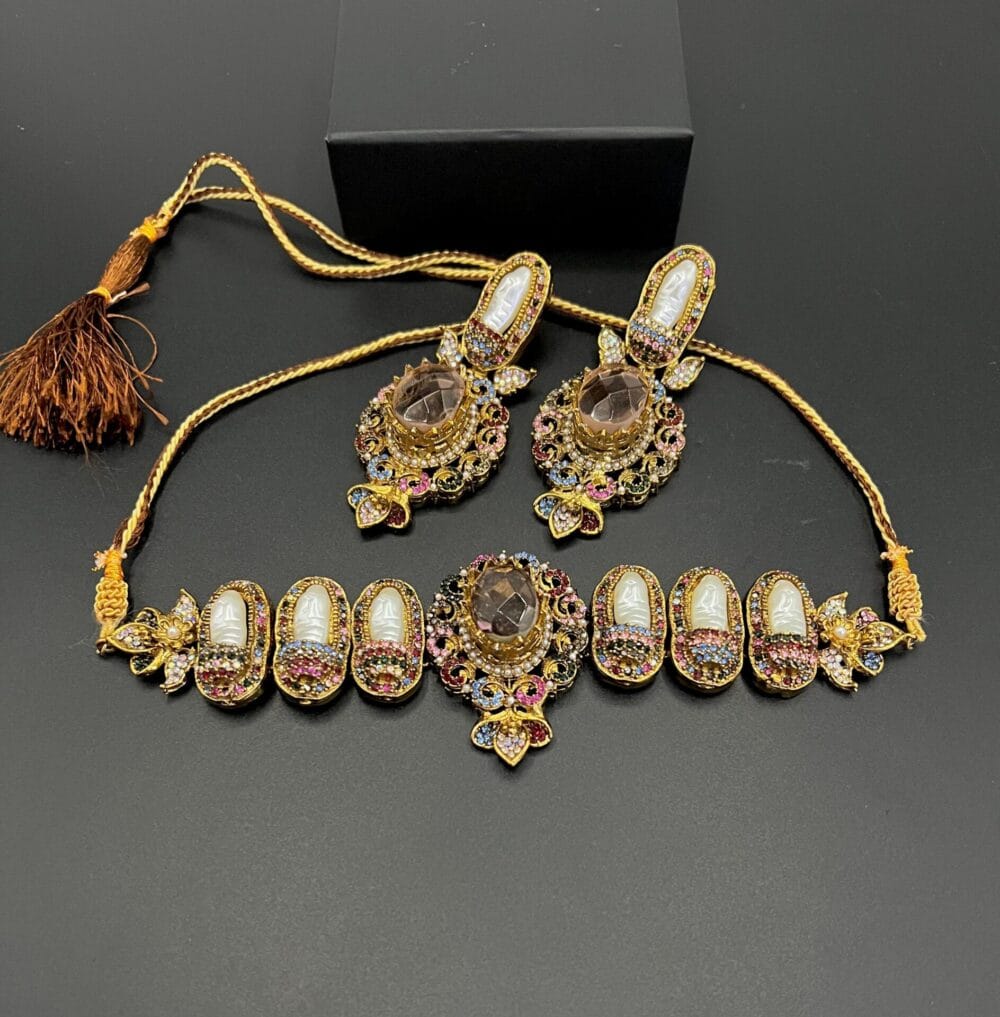 Choker Set with Earrings - Image 4