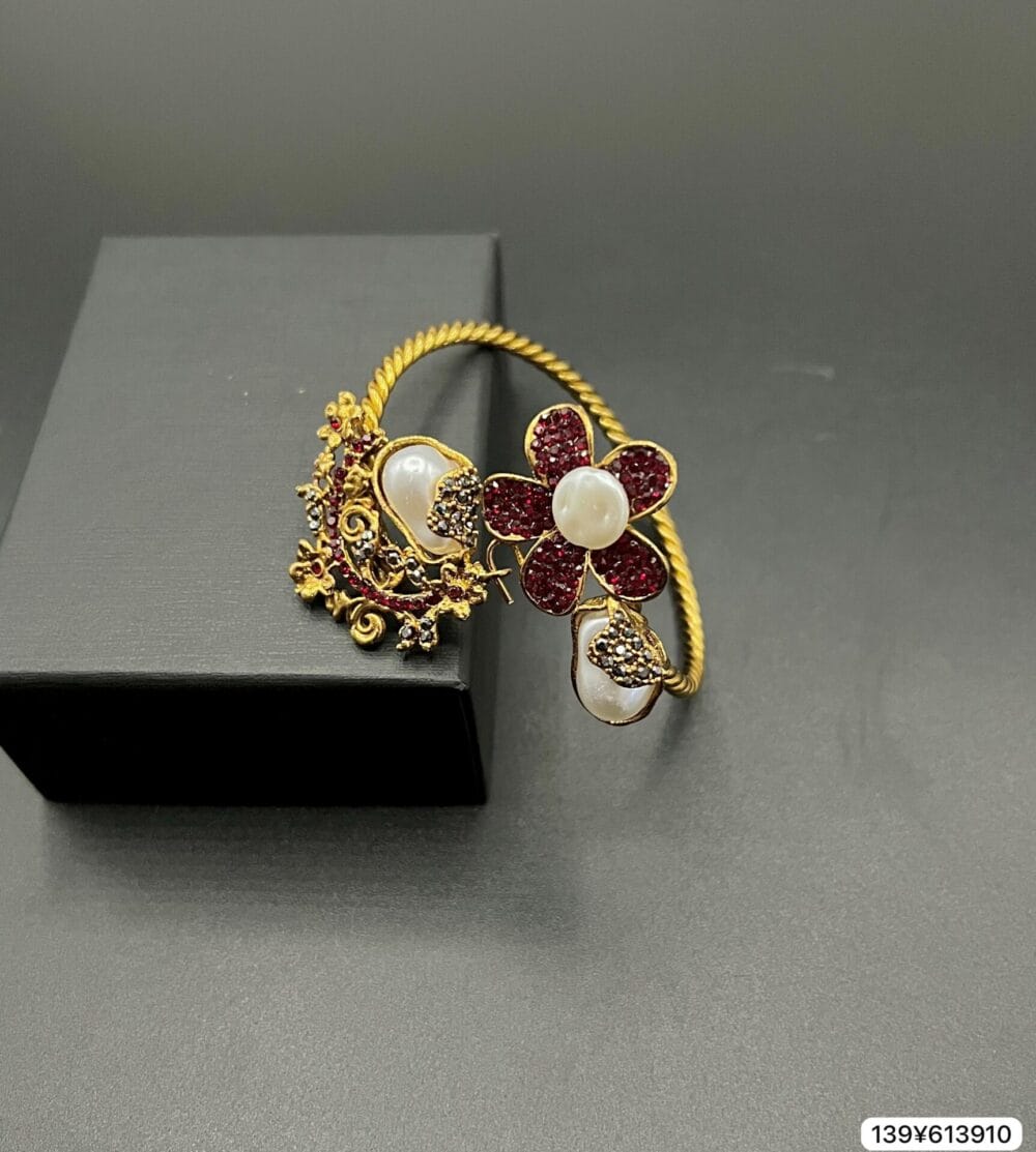 MOP Designer Openable Bracelet
