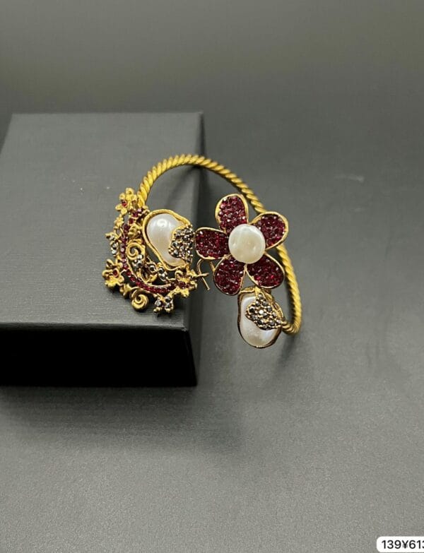 MOP Designer Openable Bracelet